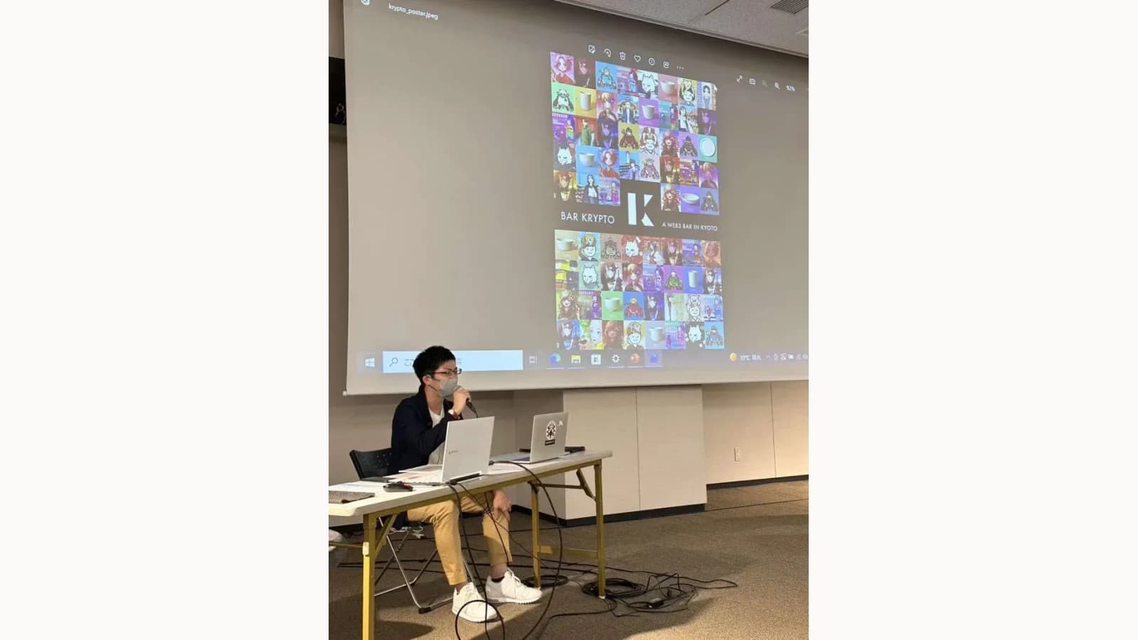 京都のWeb3セミナーで、資料を投影しながら登壇者が説明する様子
